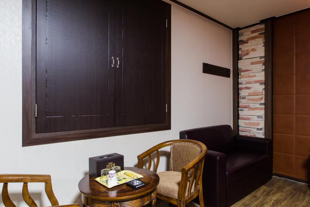 Guangju Hotel Banana Gwangju Metropolitan City Esterno foto