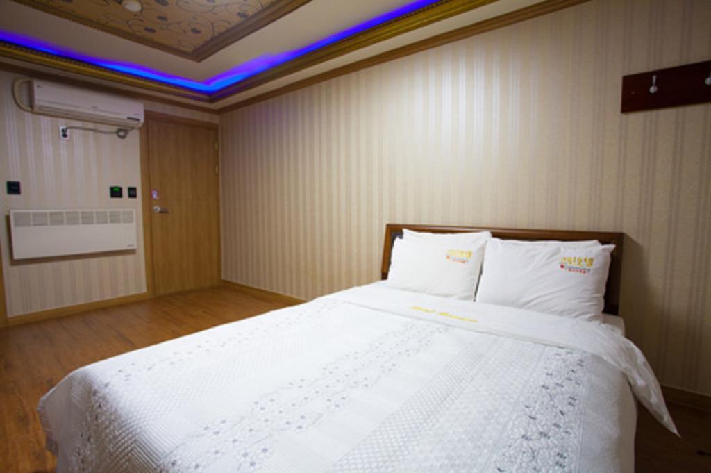 Guangju Hotel Banana Gwangju Metropolitan City Esterno foto
