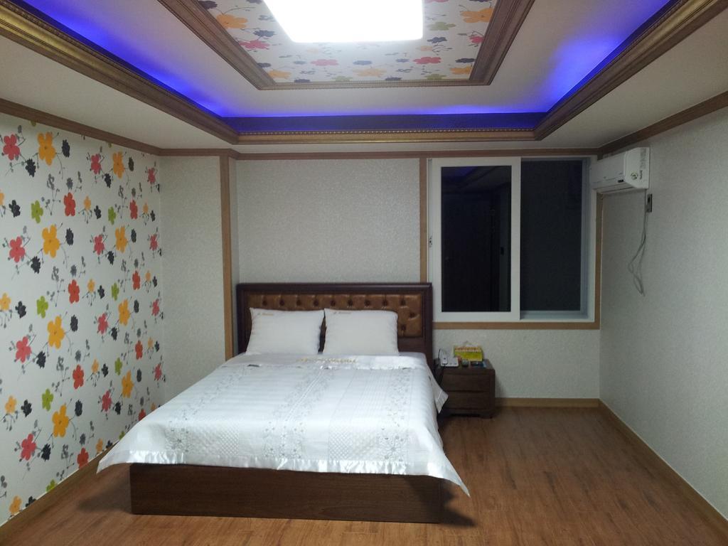 Guangju Hotel Banana Gwangju Metropolitan City Esterno foto