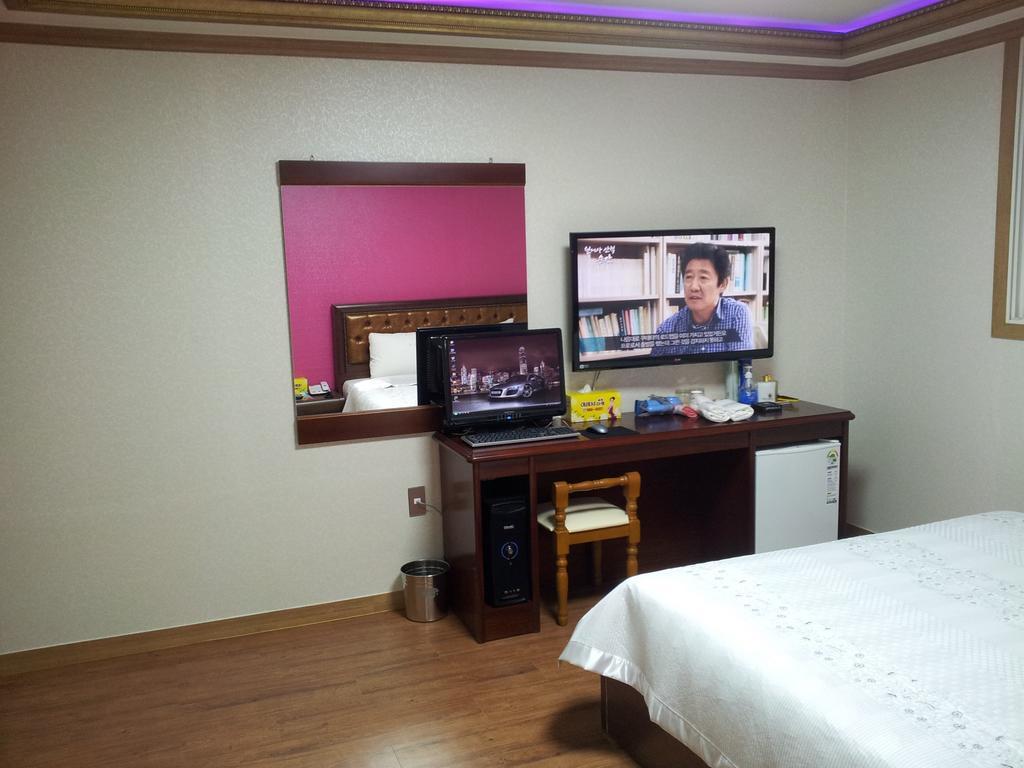 Guangju Hotel Banana Gwangju Metropolitan City Esterno foto