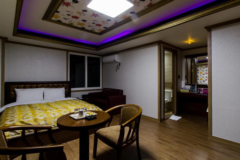 Guangju Hotel Banana Gwangju Metropolitan City Esterno foto